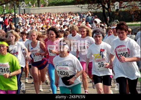 Oslo 19930508 The Grete Waitz race for women. Women running. Action. Photo: Bjørn Owe Holmberg / NTB / NTB Stock Photo