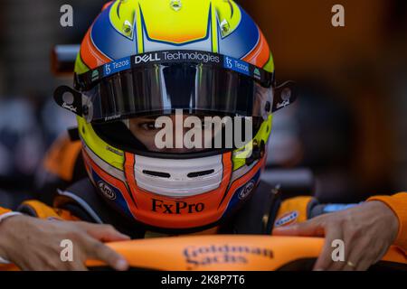 AUSTIN, TEXAS, USA on 21. OCTOBER 2021; Alex PALOU of Spain, got a ride in the McLAREN F1 car.Álex Palou Montalbo is a Spanish racing driver who drives for Chip Ganassi Racing in the IndyCar Series, now seen during the F1 Grand Prix in Austin, TEXAS, USA 2021, circuit of the Americas, US F1 GP, Formel 1, Formule 1 - Formula One Grand Prix on October 21 in Austin Texas - fee liable image - Photo Credit: © Irwen SONG/ATP images Credit: SPP Sport Press Photo. /Alamy Live News Stock Photo