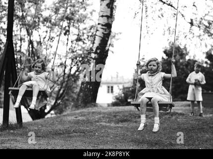 Skaugum June 1937. Princess Ragnhild (TV) and Princess Astrid play in the garden at Skaugum. Here the two in each remember. In the background an unidentified boy who is visiting. Photo: NTB / NTB Stock Photo