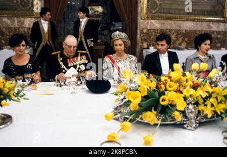 Madrid, Spain 1984 29-3103 King Olav on an official visit to Spain. Here during the dinner at Pardoslottet that the Spanish royal couple had for King Olav. In the picture King Olav in the middle with Queen Sofia. King Olavs had on the table during dinner. Photo: Inge Gjellesvik / NTB / NTB Stock Photo