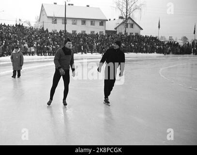 Hamar January 26, 1963. Norwegian skating championships. Here Knut Johannesen (Kuppern) before 10,000 meters with his second. Kuppern became Norwegian champion. Photo: Ivar Aaserud / Current / NTB Stock Photo