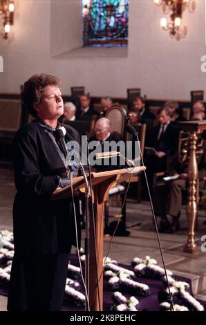 Oslo 19890912. Partnair accident. Memory holiday in Oslo Cathedral after the plane crash at Hirtshals which required 55 lives. Fifty employees of the shipping company Wilhelmsen Lines and a crew of five perished. King Olav and the government were present during the grief. A touched Prime Minister Gro Harlem Brundtland holds memorial speech. NTB archive photo Bjørn Sigurdsøn / NTB Stock Photo