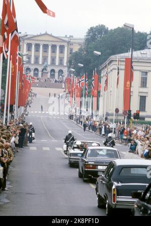 Oslo July 2, 1983. King Olav is 80 years old. Here from car card up Karl Johansgate. King Olav sits in the car with queen mother Elisabeth. Photo: NTB / NTB Stock Photo