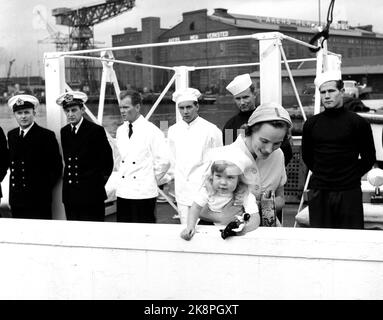 Oslo 19550914. Thor Heyerdahls Mrs. Yvonne and daughter Anette 2 years aboard the ship 'M/S Chr. Bjelland' by Stavanger is located in Oslo before the departure to the Pacific Easter Island. The whole family Heyerdahl joins this expedition Mrs. Yvonne, daughter Anette 2 years and son Thor J.R. 17 years as a deck boy on board. Photo: Jan Nordby / NTB Archive Stock Photo