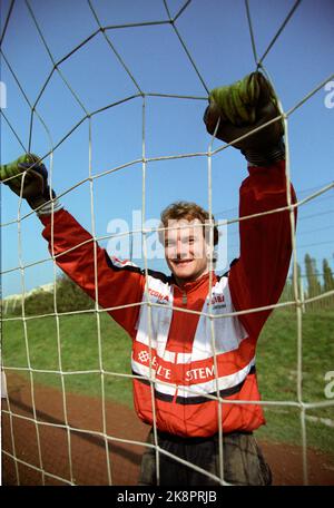 Szombatheli, Hungary 19911029. Footballer Frode Grodås in front of the European qualifying match. The match Hungary - Norway ended 0-0. Photo: Calle Tørnstrøm / NTB / NTB Stock Photo