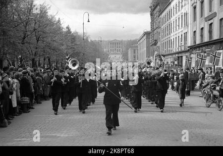 Oslo 194505: The Peace Days May 1945. The prisoners from Grini prison camp / concentration camp come to the University Square in Oslo. Here is a music band / orchestra from the camp, which parades at Karl Johans gate. Photo: NTB / NTB Stock Photo