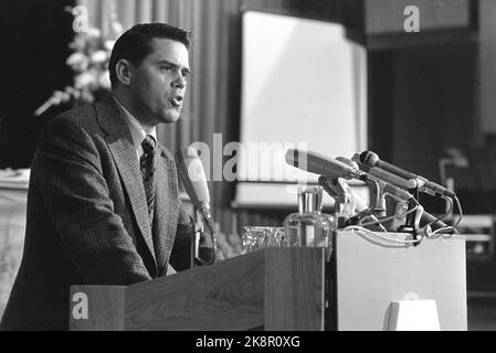 Oslo April 21, 1975. The Labor Party's national meeting. Here Ivar Leveraas on the pulpit. Photo: Henrik Laurvik / NTB Stock Photo