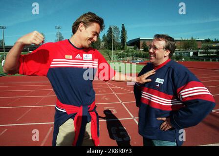 Oslo 19980413: Sprinter Geir Moen (t.v.) and coach Leif Olav Alnes 'warm up' in the spring sun before Wednesday's athletics meeting in Oslo. The big goal this year is the European Championships in athletics in August. Photo: Lise Åserud, NTB Plus / NTB Athletics / Running / Press Conferences 40942 Stock Photo