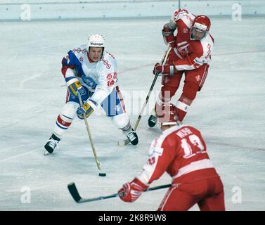 Munich Germany 19930429 A-World Cup in ice hockey. Norway / Austria 2-6. Norway in white and blue. Action. Photo. Calle Törnström / NTB / NTB Stock Photo