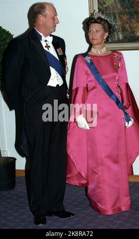 Finland. Helsinki March 23, 1993. The royal couple is on an official visit to Finland with President Mauno Koivisto and Mrs. Tellervo Koivisto. Here King Harald and Queen Sonja during the official welcome ceremony in the presidential pallet. Photo; Lise Åserud / NTB / NTB Stock Photo