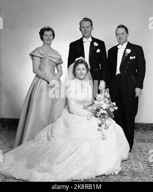 Skaugum 19610112 Princess Astrid's wedding Princess Astrid marries Johan Martin Ferner. The bridal couple poses with the fiancees (TV) Elisabeth Bahre (born Løvenskiold) and Finn Ferner (th) /Finn Christian Ferner / Photo: NTB / NTB Stock Photo