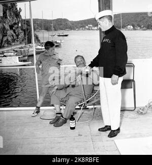 Hankø in the summer of 1956. Recording Norway's first feature film in color, titled 'Smugglers in tuxedo'. Here, the luxury boat 'Caroline II' where Colonel Bertram Brusefjær, played by Ernst Diesen (for the occasion with gray hair and spinning), his old age. TV. His son Andreas Diesen who plays Lille-Bertram. Photo: Aage Storløkken / Current / NTB. Physical Lok: Current 1956 No. 30: Smugglers in tuxedo. Stock Photo