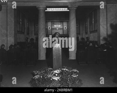 WW2 Oslo 19420420 Party meeting in the auditorium on the occasion of Adolf Hitler's 53rd anniversary. Here is a bust of Adolf Hitler. Chin cross. Photo: Kihle / NTB *** Photo not image processed ***** Stock Photo