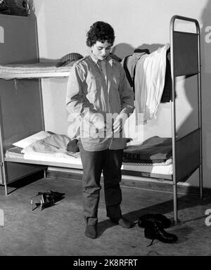 Lahaugmoen at Oslo December 1959. Soldiers in make-up: Women in shirt / uniform on the barracks. Photo: Ivar Aaserud / Current / NTB Stock Photo