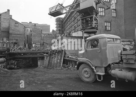 Oslo April 7, 1973. The subway is extended from the East Railway to the National Theater. It will be a new station at Egertovet, downtown station. Here from the construction site that is now part of the government quarter. Photo: Current / NTB Stock Photo