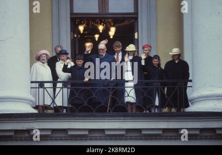 Oslo July 2, 1983. King Olav is 80 years old. Here from the castle balcony where King Olav receives the people's tribute and congratulations. Photo: NTB / NTB Stock Photo