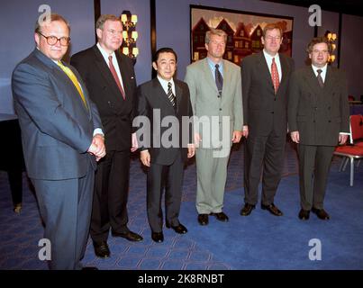 Bergen 19970626 Prime Minister Meeting in Bergen. Japanese-Nordic dialogue on environment and technology. From V, Goran Persson, Sweden, Paavo Lipponen, Finland, Ryotaro Hashimoto, Japan, Thorbjørn Jagland, Poul Nyrup Rasmussen, Denmark and David Oddsson, Iceland. Photo: Cornelius Poppe / NTB Stock Photo