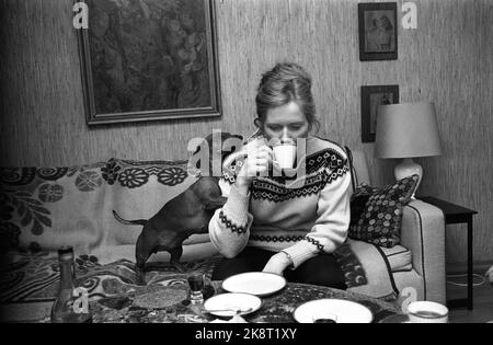 The current March 1968 At home with actor Liv Ullmann at Strømmen. Here she sits on the couch with the badger dog Pet. Drinks coffee. Photo: Ivar Aaserud / Current / NTB Stock Photo