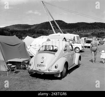 Sørlandet July 1962. Camping holidays are becoming increasingly popular, but the holiday people have the habit of clumping together in small space on the campsites at the main roads, rather than looking for peaceful places by side roads and rural roads. Here from a campsite in southern Norway. Volkswagen parked outside the tent. Mother and little children take a walk. Bubble. Photo: Storløkken / Current / NTB Stock Photo