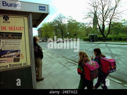 Oslo. Transport worker strike. Not everyone learned that there was a bus strike on Thursday. Here from Buran in Trondheim. Schoolchildren walking along the road with school bags on their backs. Man waiting for a bus stop. (Photo: Gorm Kallestad, NTB Plus) Stock Photo