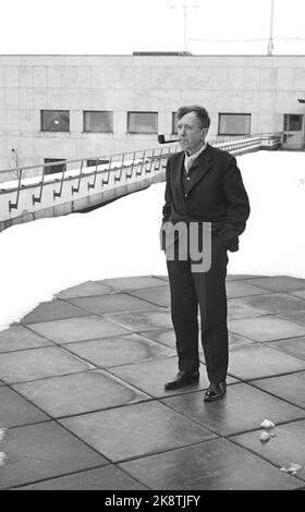 Oslo 19660419. Broadcasting Manager Hans Jacob Ustvedt is in storms again. This time it is Sara Lindmann who causes it to blow around him. She was allowed to go on screen with her critical opinions about the war in Vietnam. Smokes pipe on the terrace in NRK. Photo: Age Storløkken Current / NTB Stock Photo