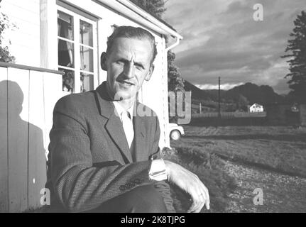 Husnes 19641003. The aluminum plant at Husnes is being built. The excavators change the landscape from day to day. Here, Mayor Berge Sæberg who has had many problems to deal with during the day. Photo: Sverre A. Børretzen Current / NTB Stock Photo