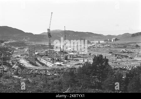 Husnes 19641003. The aluminum plant at Husnes is being built. The excavators change the landscape from day to day. Here's overview of the aluminum plant, which has now started well. Photo: Sverre A. Børretzen Current / NTB Stock Photo