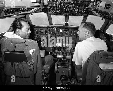 Bangkok June 5, 1965, Thailand. For 5 years, the airline SAS has built up Thai Airways International Ltd (Thai International) in Thailand, for mutual joy and benefit. The company has three caravels and about 700 employees of which 37 Scandinavians. Here from the airport in Bangkok inside one of the machines, captain and Prince Varan, cousin of the Thai king, along with the Norwegian, Captain Olav Ness. Of the 31 pilots in the company, 11 are Skandivans. Photo: Sverre A. Børretzen / Current / NTB Stock Photo