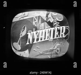 Oslo 19580413 The first week of regular test broadcasts on television from NRK starts. Here it is ready for the news, a precursor to the Day Review. (Photographed television screen). Photo: Børretzen / Current / NTB Stock Photo