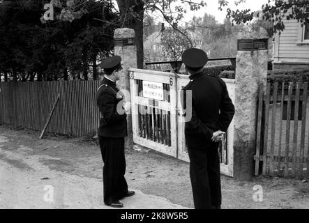 Oslo 19460601 Landsmakers on the Free Foot Politirazzia in Mrs. Quisling's home 'Villa Maihaugen' where she lives with Mrs. Sporveise Director Kielland. Two powerful and broad -shouldered police constables are guarding the street outside the house in Ivar Aasen's road 6. Photo: Th. Scotaam / Current / NTB Stock Photo
