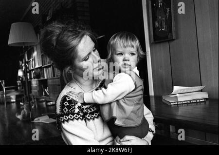 The current March 1968 At the home of the actor Liv Ullmann at Strømmen with her daughter Linn Ullmann Photo: Ivar Aaserud / Current / NTB Stock Photo