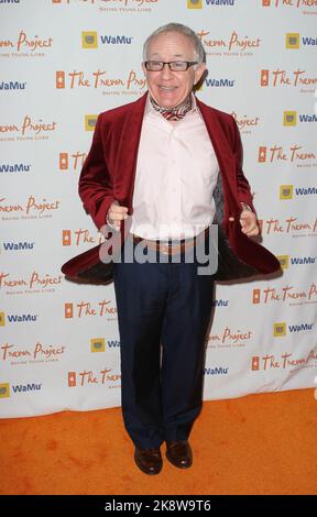 24 October 2022 - Leslie Jordan, Comic Actor and Instagram Star, Dies at 67. News reports quoting the police said Mr. JordanÃs car crashed into the side of a building after he had apparently experienced a medical emergency. Celebrities attend the 11th Annual Trevor Project's ''Cracked Xmas'' Benefit (Credit Image: © T Conrad/AdMedia via ZUMA Press Wire) Stock Photo