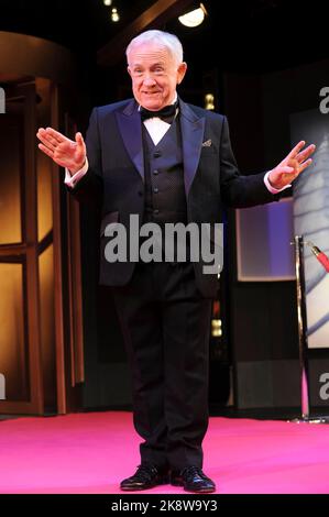 24 October 2022 - Leslie Jordan, Comic Actor and Instagram Star, Dies at 67. News reports quoting the police said Mr. JordanÃs car crashed into the side of a building after he had apparently experienced a medical emergency. 26 January 2011 - London, England - Leslie Jordan.''My Trip Down The Pink Carpet'' Photo Call held at the Apollo Theatre. (Credit Image: © Ian Allis/AdMedia via ZUMA Press Wire) Stock Photo
