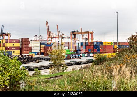 Gdynia, Pomeranian Voivodeship, Poland. 21st Oct, 2022. Cranes and containers are seen in Gdynia Port, the third biggest transport port in Poland located on the Baltic Sea. The Port of Gdynia is a key terminal of military shipments into the eastern flank of NATO. The port has increasing strategic meaning for the organisation, especially after Finland's and Sweden's (other Baltic Sea states) bid to join NATO. (Credit Image: © Dominika Zarzycka/SOPA Images via ZUMA Press Wire) Stock Photo