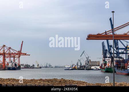 Gdynia, Pomeranian Voivodeship, Poland. 21st Oct, 2022. Cranes and ships are seen in Gdynia Port, the third biggest transport port in Poland located on the Baltic Sea. The Port of Gdynia is a key terminal of military shipments into the eastern flank of NATO. The port has increasing strategic meaning for the organisation, especially after Finland's and Sweden's (other Baltic Sea states) bid to join NATO. (Credit Image: © Dominika Zarzycka/SOPA Images via ZUMA Press Wire) Stock Photo