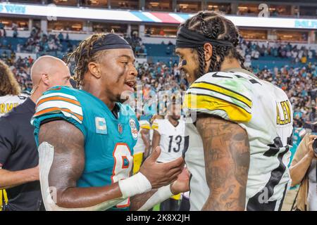 Miami Dolphins safety Jevon Holland (8) defends during an NFL football game  against the San Francisco 49ers, Sunday, Dec.4, 2022, in Santa Clara,  Calif. (AP Photo/Scot Tucker Stock Photo - Alamy