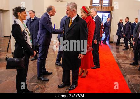 Vilnius, Lithuania. 25th Oct, 2022. King Philippe - Filip of Belgium and Queen Mathilde of Belgium arrives for a meeting with Belgian and Lithuanian companies, on the second day of the official state visit of the Belgian Royal Couple to the Republic of Lithuania, Tuesday 25 October 2022, in Vilnius. BELGA PHOTO POOL OLIVIER MATTHYS Credit: Belga News Agency/Alamy Live News