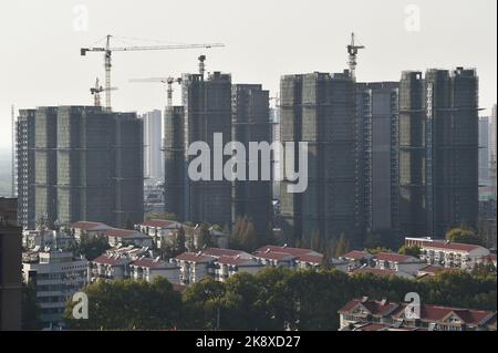 NANJING, CHINA - OCTOBER 25, 2022 - An aerial photo shows a commercial residential building under construction in Nanjing, Jiangsu province, China, Oc Stock Photo