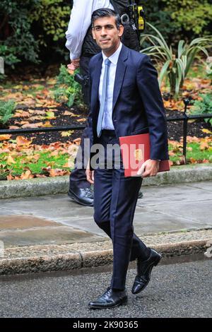 Prime Minister Rishi Sunak walks with Chris Clarkson, parliamentary ...