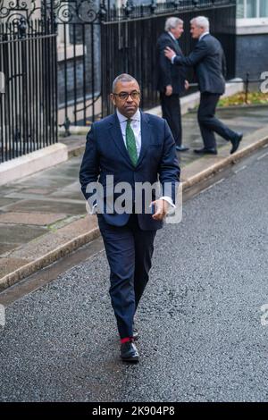 London UK. 25 October 2022 . James Cleverly,  Secretary of State for Foreign, Commonwealth and Development Affairs leaves Downing street after a cabinet meeting beofre  Liz Trus  gives  her final and Rishi Sunak takes office as newly appointed UK Prime Minister . Credit: amer ghazzal/Alamy Live News Stock Photo