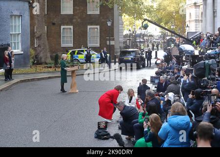 London, UK. 25th Oct, 2022. Outgoing Prime Minister Liz Truss holds a defiant farewell speech in front of Downing Street No 10 before the meeting with the King to hand in her formal resignation. Credit: Uwe Deffner/Alamy Live News Stock Photo