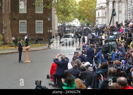 London, UK. 25th October 2022. Newly appointed Prime Minister Rishi Sunak arrived at Downing Street No 10 where he outlined the focus for his government in his speech. Credit: Uwe Deffner/Alamy Live News Stock Photo