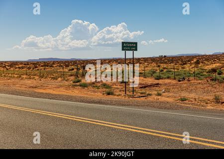 Arizona state line sign in the landscape near Monument Valley Stock Photo