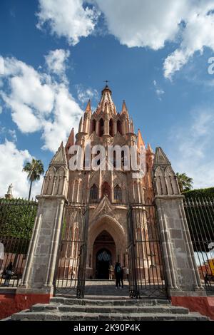 A low-angle shot of the Church of St. Michael (Parroquia de San Miguel Arcangel) in Mexico against a blue sky Stock Photo