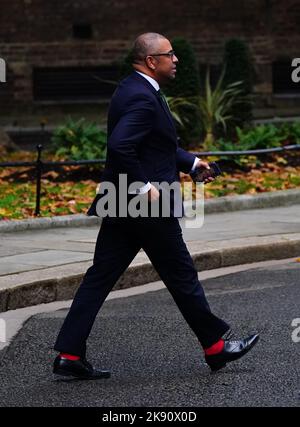 James Cleverly leaving Downing Street, London after Rishi Sunak has been appointed as Prime Minister. Picture date: Tuesday October 25, 2022. Stock Photo