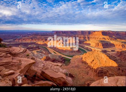 The Goose Neck of the Colorado River and Canyonlands National Park viewed from Dead Horse Point State Park, Moab, Utah.  The land inside the Goose Nec Stock Photo