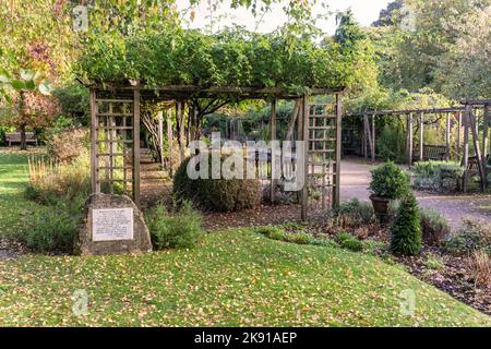 King George V Remembrance / Memorial Garden, Henrietta Park, City of  Bath, Somerset, England, UK. Taken in October Stock Photo