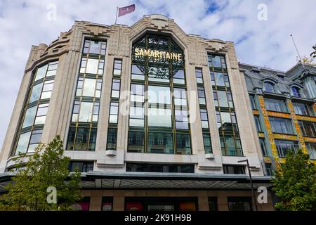 France, Paris, La Samaritaine department store (Archives picture taken  before the closing of the store Stock Photo - Alamy