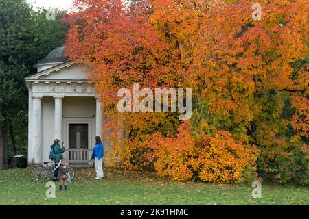 London, UK. Tuesday, 25 October, 2022. Autumn scenes at Kew Gardens Photo: Richard Gray/Alamy Live News Stock Photo