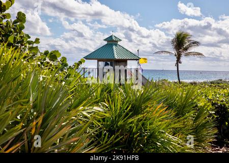 A wooden lifeguard station on Boca Raton beach with warning flags, Florida, USA Stock Photo